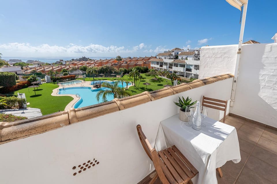 797 HOLIDAY RENTALS -Atico con solarium y vistas panoramicas Apartment in Benalmadena
