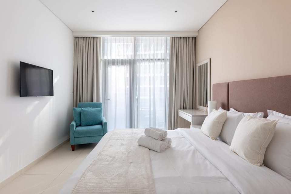 Stylish One-Bedroom Oasis - Prime Palm Location Apartment in Dubai