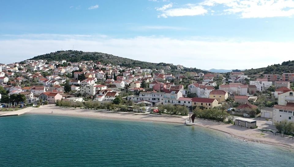 Beach studio KATE - Wake up to the sea, terrace, garden & parking, Murter - Dalmatia Apartment in Murter
