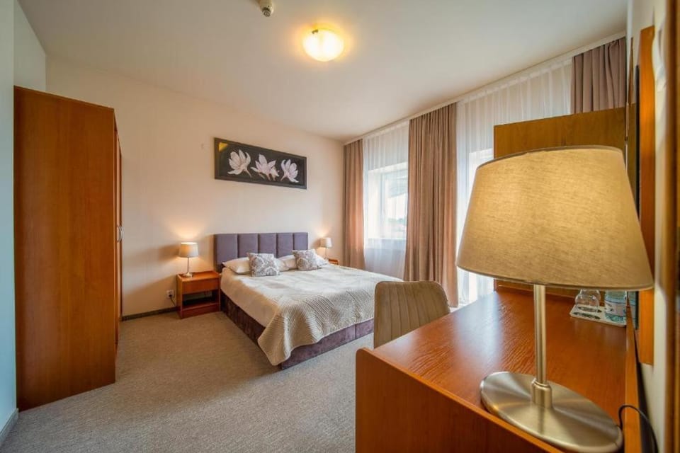 Bed, TV and multimedia, Coffee/tea facilities, Balcony/Terrace, Photo of the whole room, Bedroom, Breakfast, Family, Bath