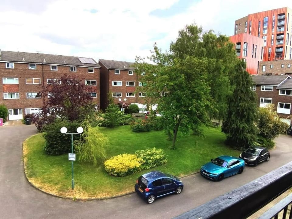 Property building, Spring, Neighbourhood, Natural landscape, Garden, Garden, Garden view, Street view, Parking
