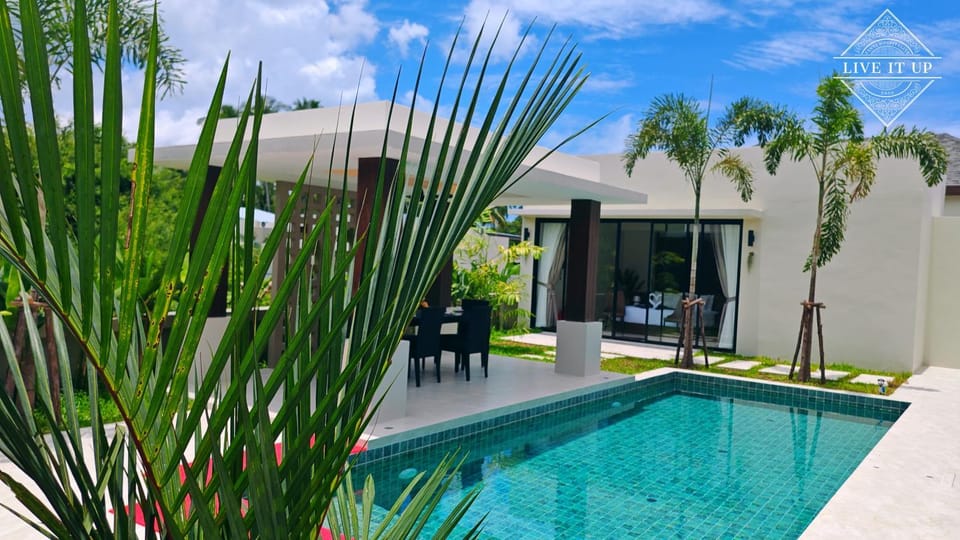 Property building, Garden, Swimming pool