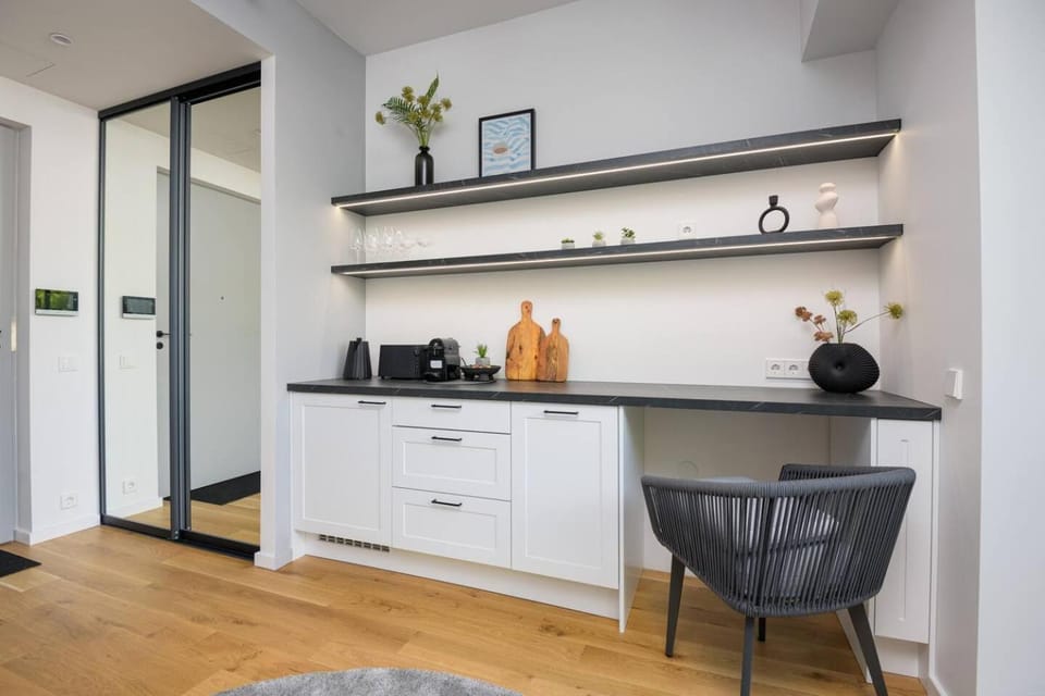 Kitchen or kitchenette, Dining area, wardrobe