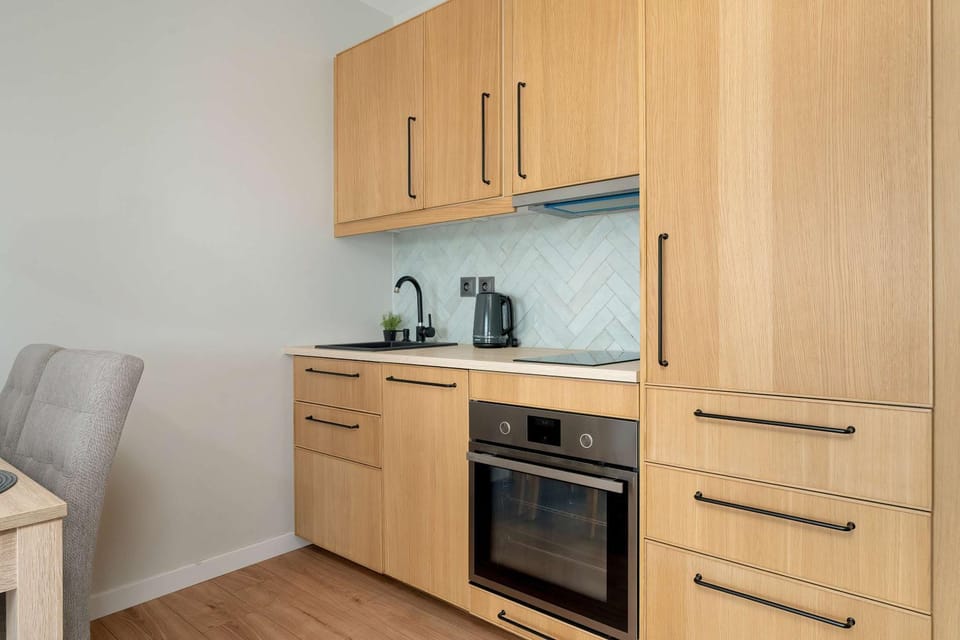 Coffee/tea facilities, Kitchen or kitchenette, stove