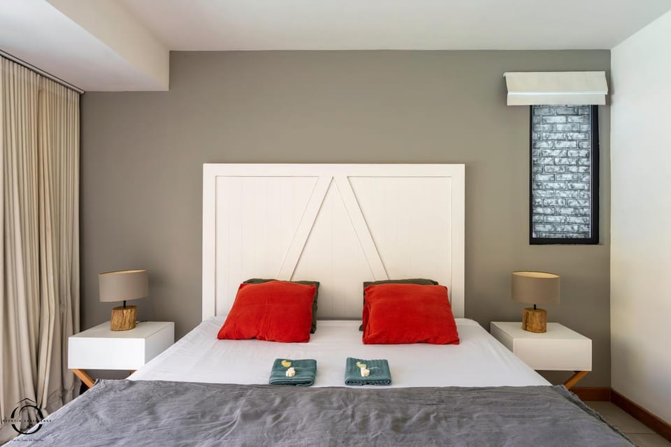 Bed, Bedroom, towels, air conditioner
