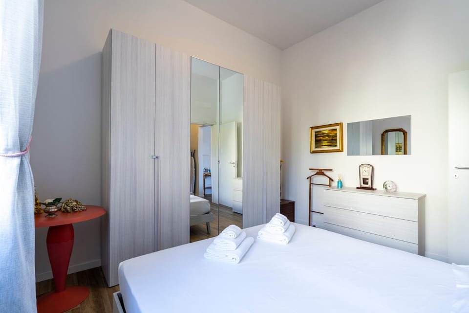 Bed, Kitchen or kitchenette, Photo of the whole room, Bedroom, hair dresser, wardrobe