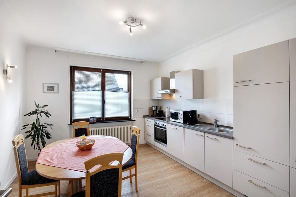 Property building, Kitchen or kitchenette, Living room