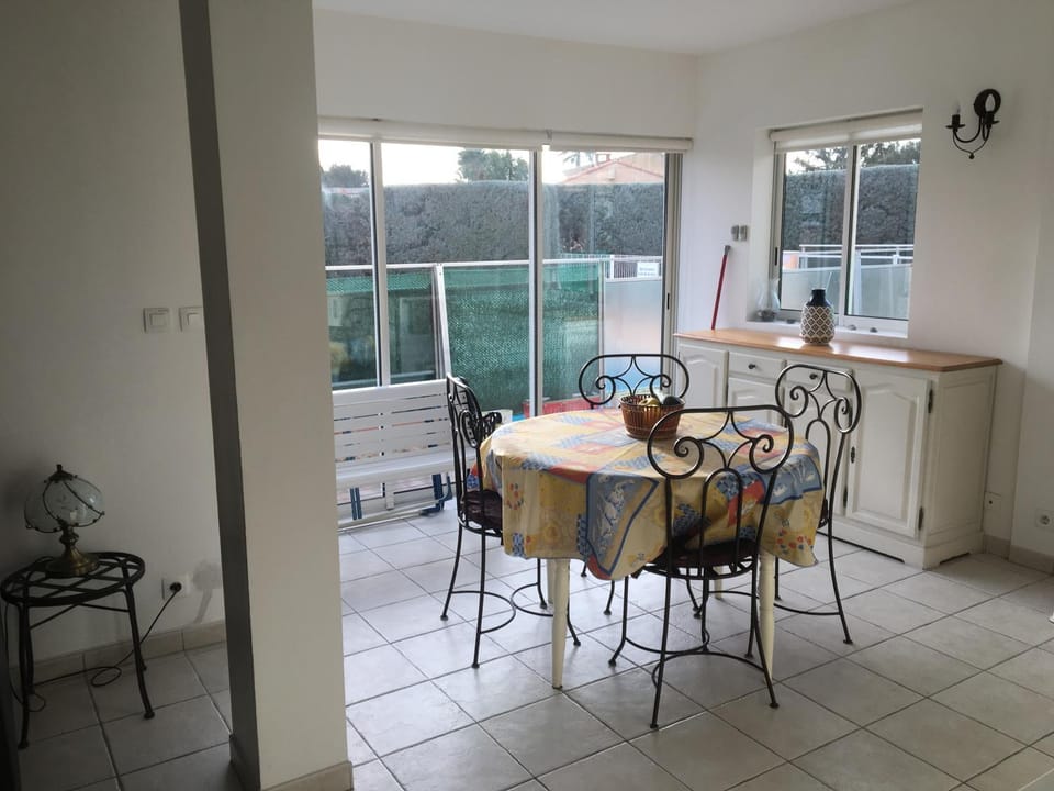 Bandol appartement classé 2 étoiles Apartment in Nouvelle-Aquitaine
