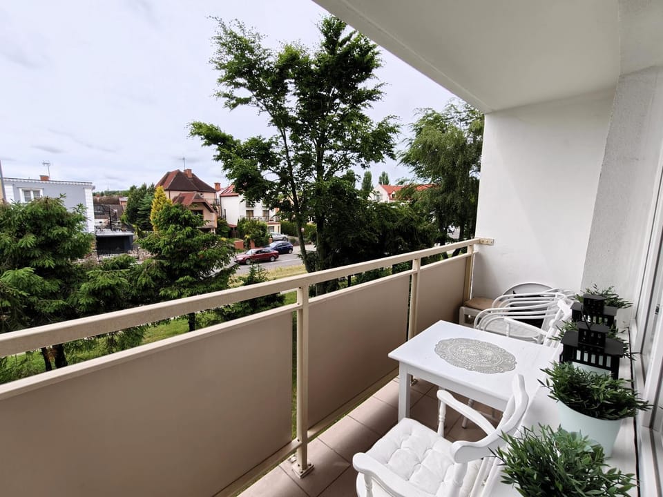 Spring, Day, View (from property/room), Balcony/Terrace, Seating area, City view, Garden view