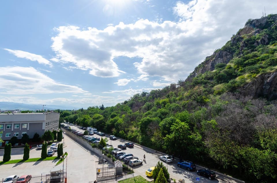 Day, Neighbourhood, Natural landscape, Mountain view