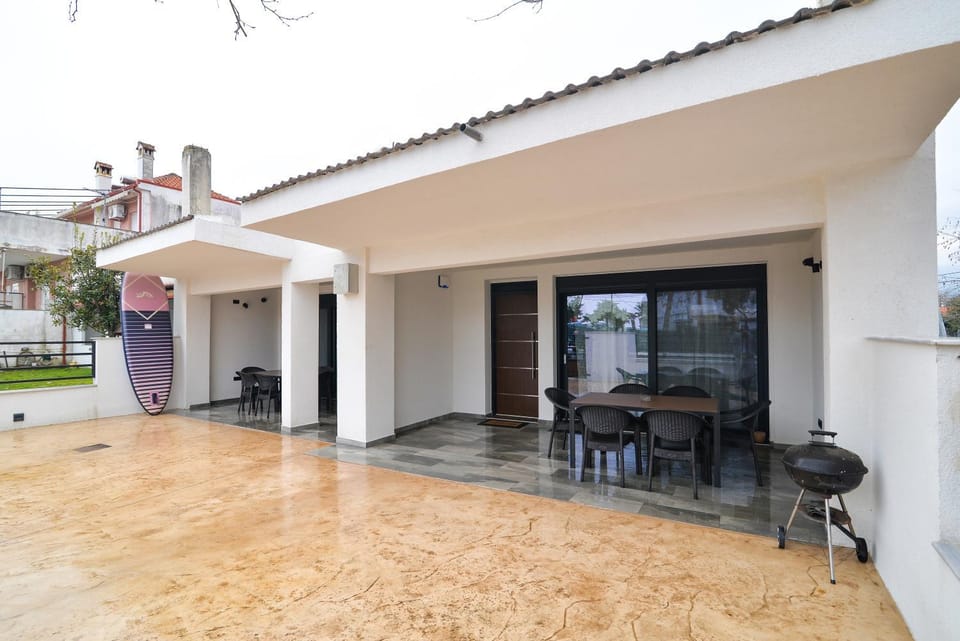 Property building, Patio, Balcony/Terrace, Balcony/Terrace