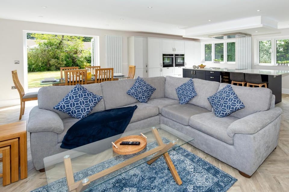 Living room, Seating area, Dining area, kitchen
