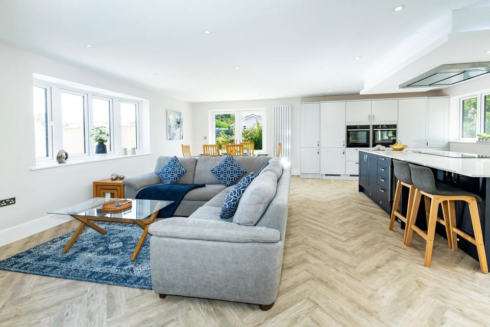 Living room, Seating area, Dining area, kitchen