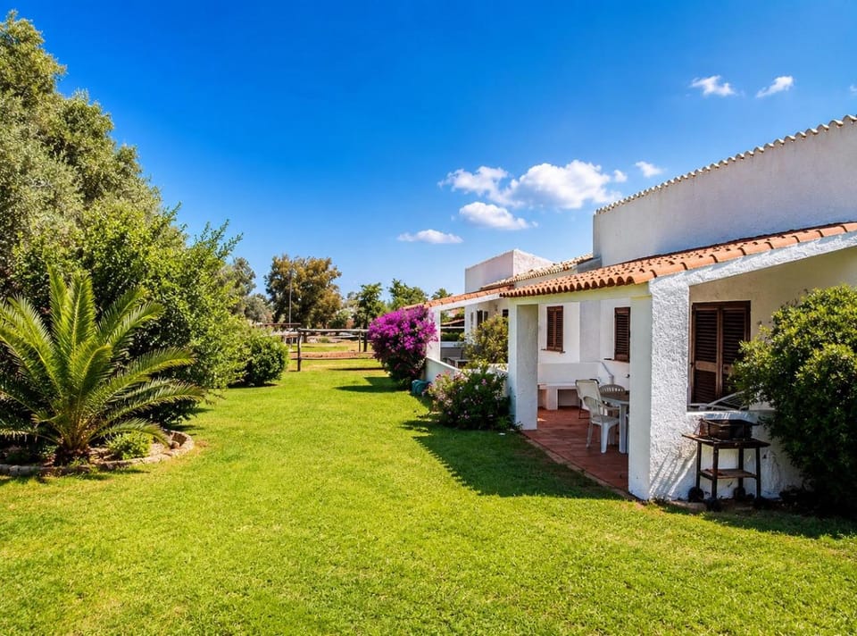 Seadas Garden Home - Beach 2 min away - Wi-Fi - AC - Parking - BBQ - Pet Friendly Apartment in Sardinia