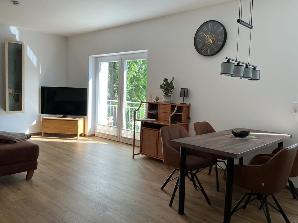 Communal lounge/ TV room, Living room, Dining area