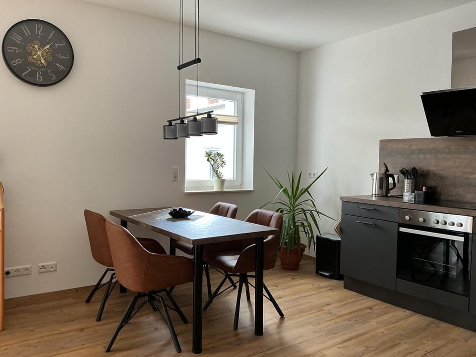 Kitchen or kitchenette, Dining area, stove