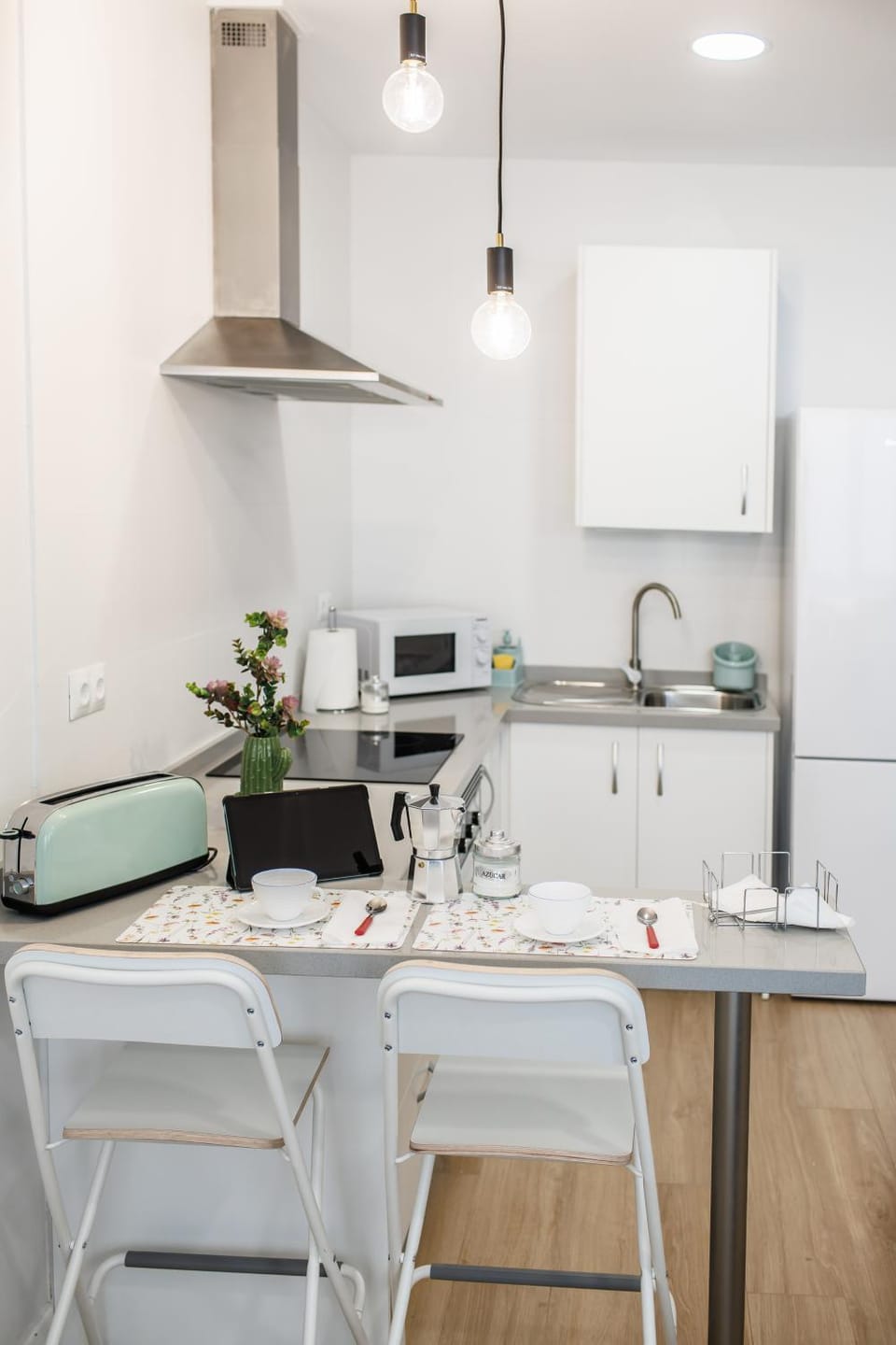 Kitchen or kitchenette, Dining area, microwave, oven, toaster