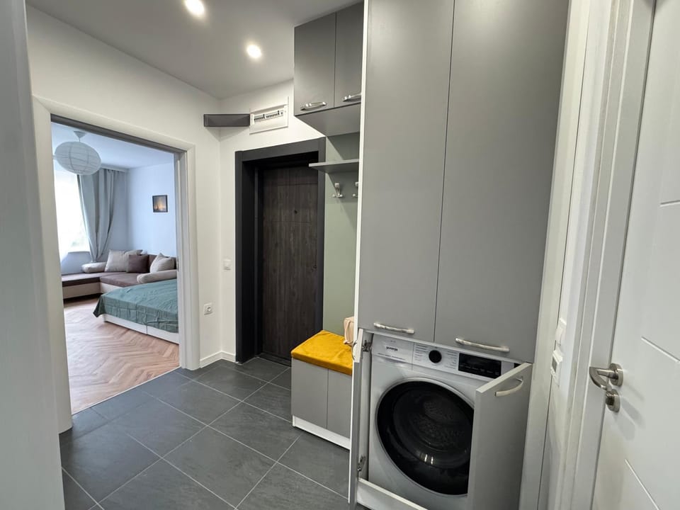 wardrobe, washing machine