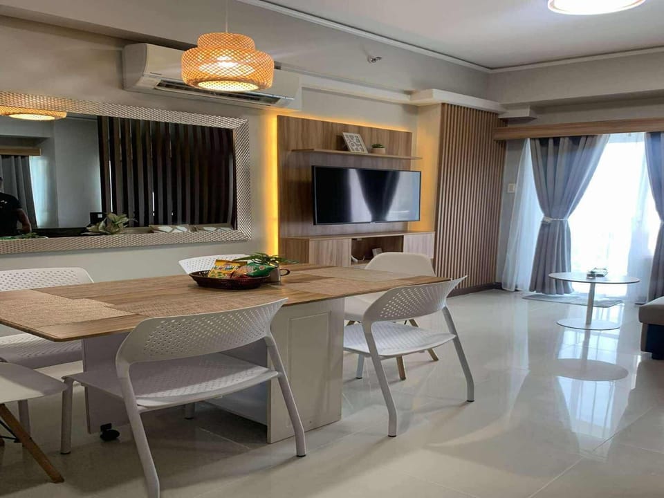 Communal lounge/ TV room, TV and multimedia, Living room, Dining area