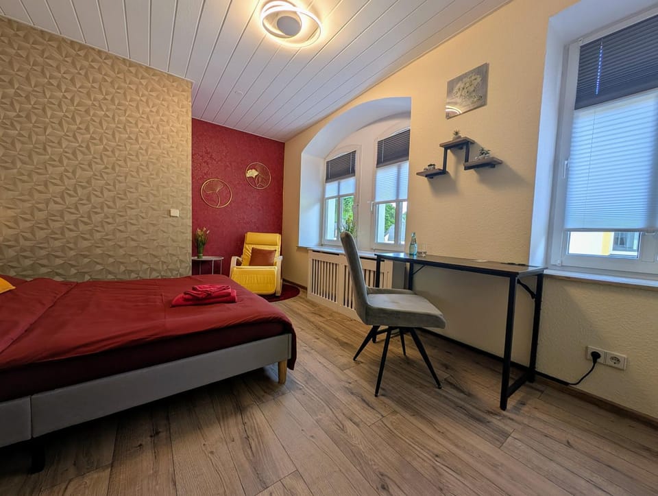 Photo of the whole room, Bedroom