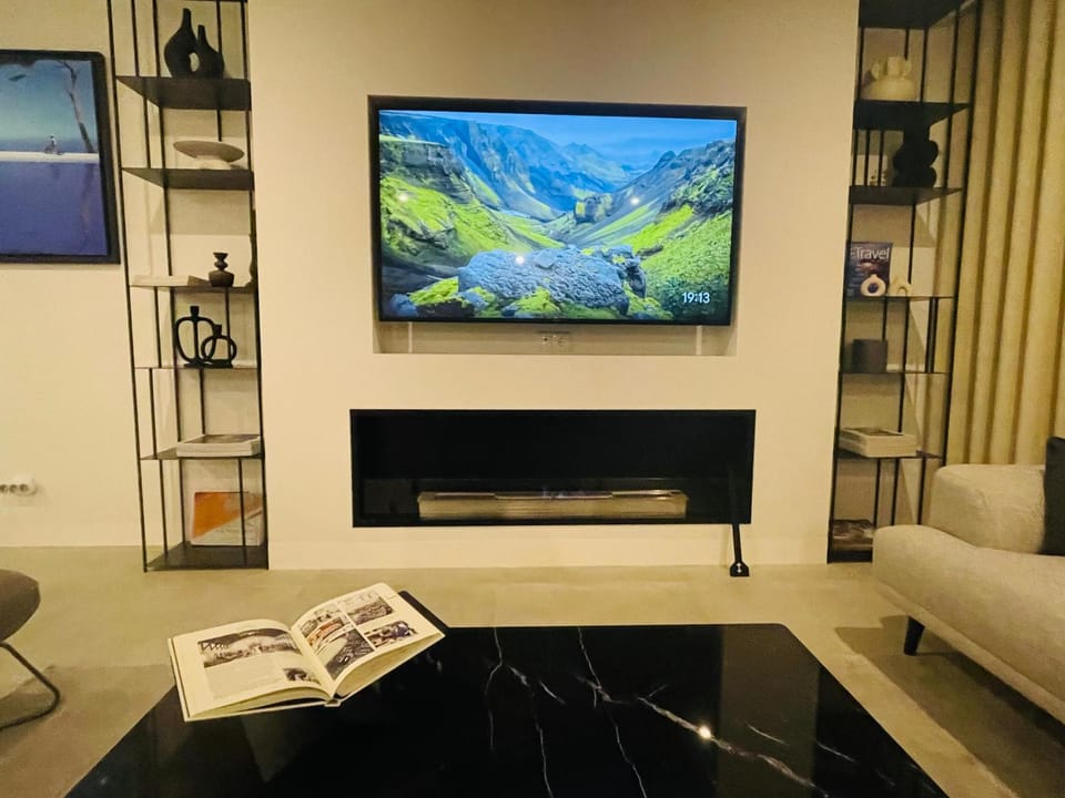 TV and multimedia, Living room, Seating area