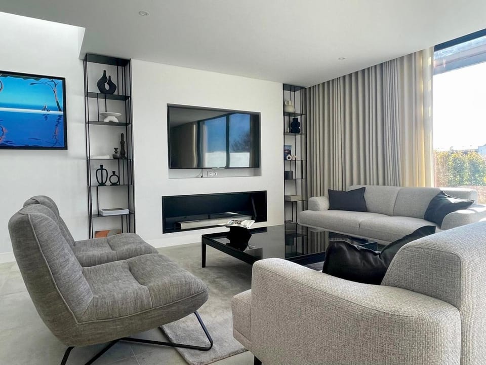 Communal lounge/ TV room, TV and multimedia, Living room