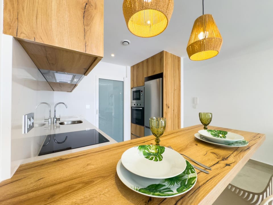 Kitchen or kitchenette, Dining area, oven, stove