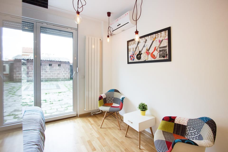 Seating area, Seating area