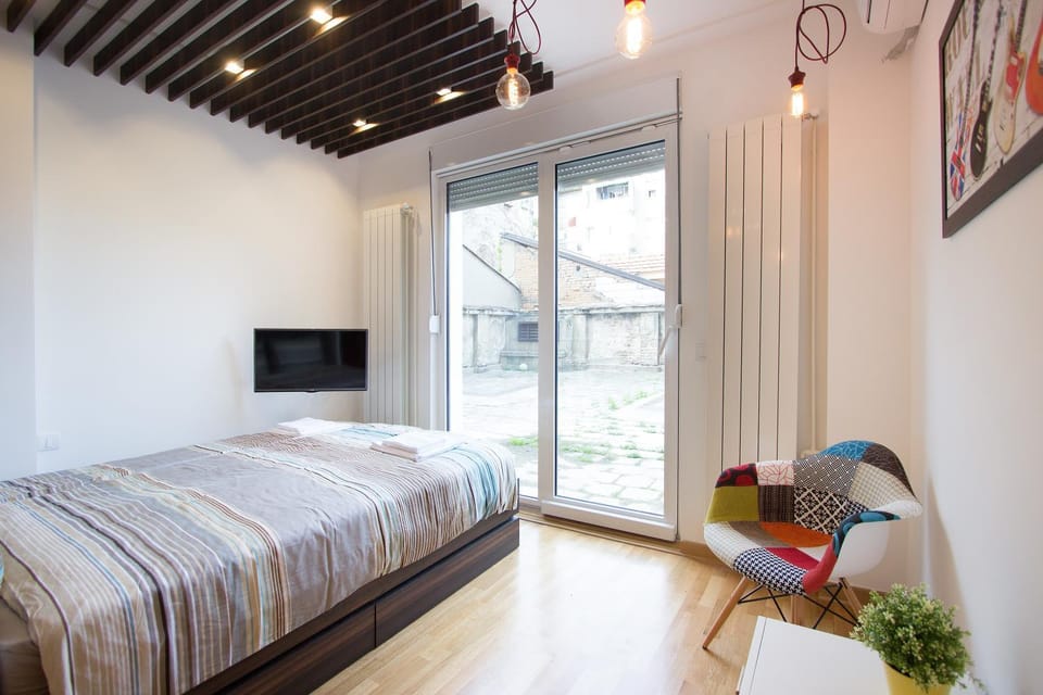Photo of the whole room, Bedroom