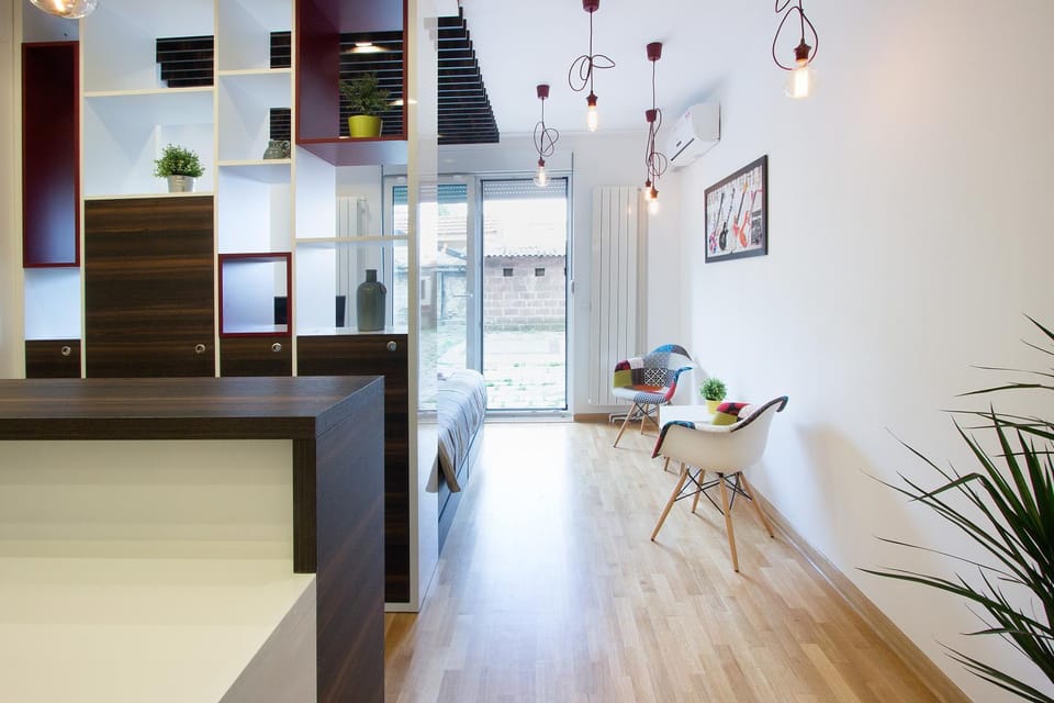 Photo of the whole room, Seating area