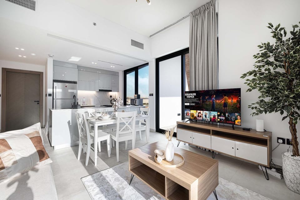 Luxury 2BR with Canal View Burj Khalifa view and Infinity Pool Access Apartment in Dubai
