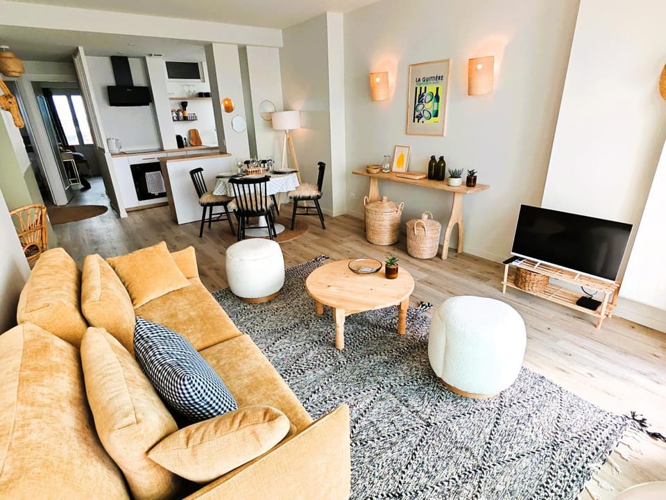 Communal lounge/ TV room, Living room