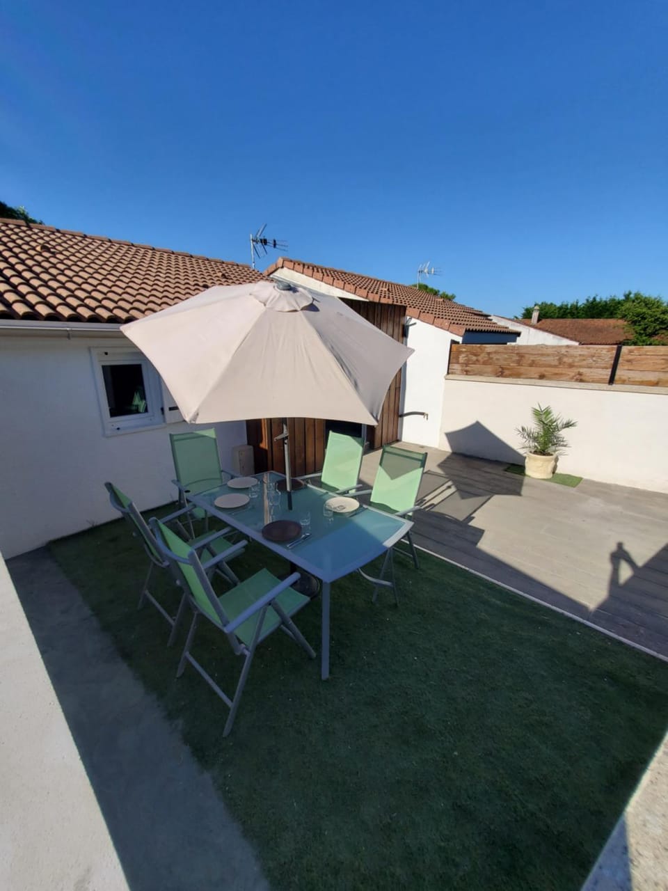 Patio, Dining area