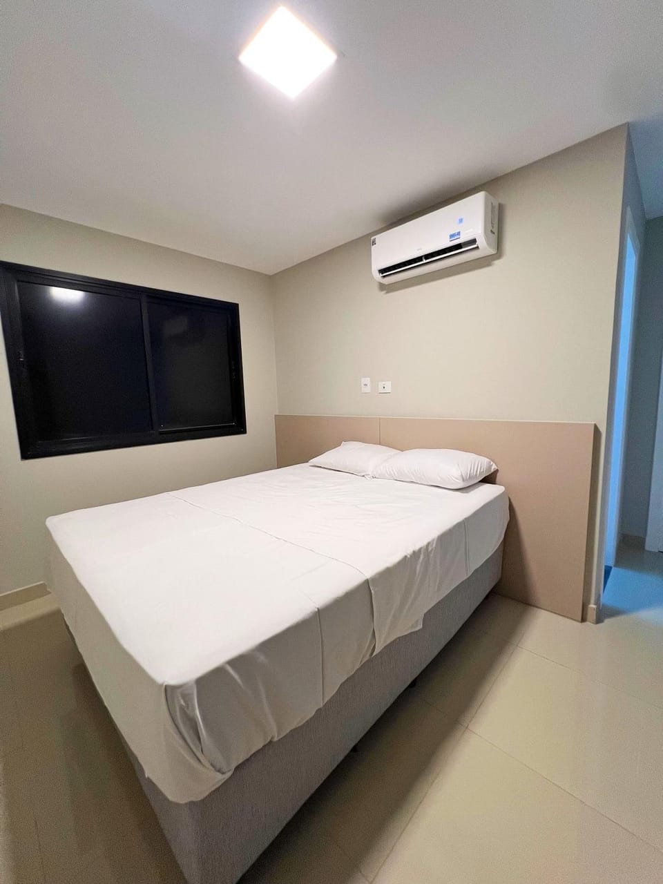 Bed, Photo of the whole room, Bedroom, air conditioner