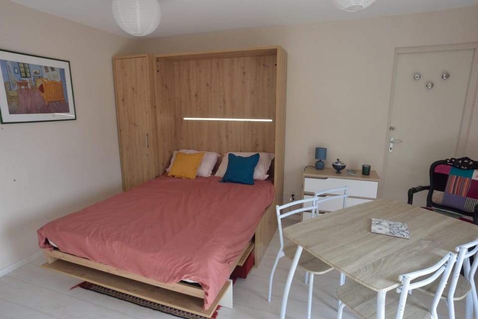 Bed, Photo of the whole room