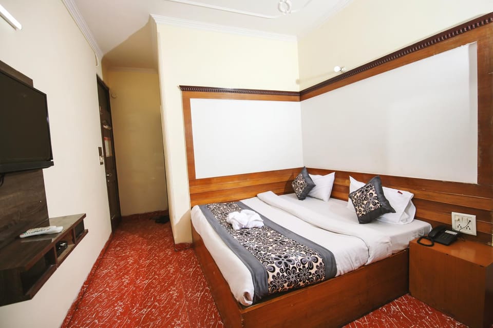 Bed, View (from property/room), Photo of the whole room, Bedroom