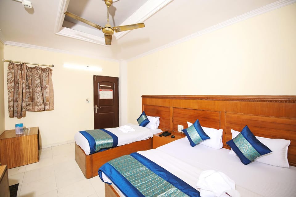 Bed, View (from property/room), Photo of the whole room, Bedroom