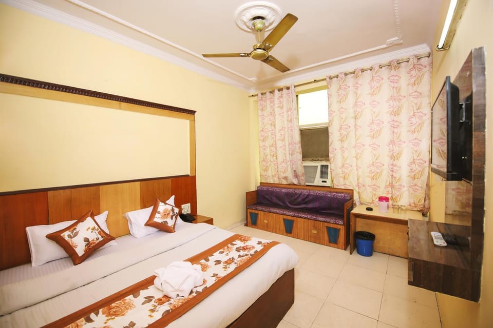 Bed, View (from property/room), Photo of the whole room, Bedroom