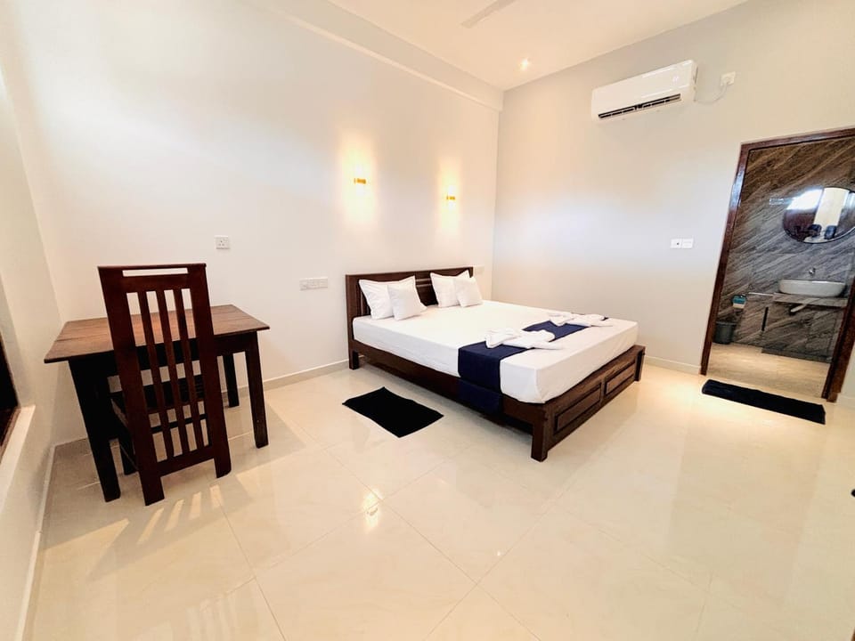 Bed, Photo of the whole room, Bedroom, air conditioner