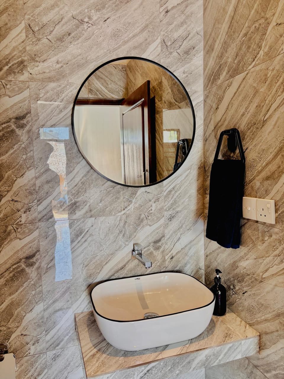 Bathroom, towels