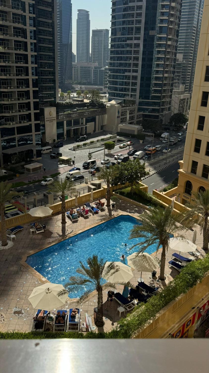 Property building, Day, Bird's eye view, City view, Pool view, Swimming pool, Location, Parking