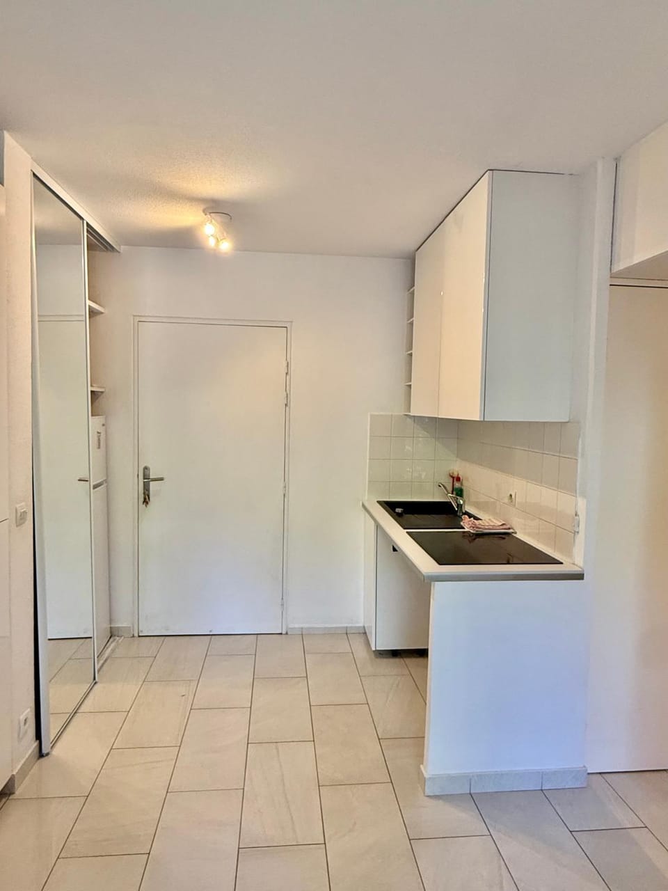 Kitchen or kitchenette, stove