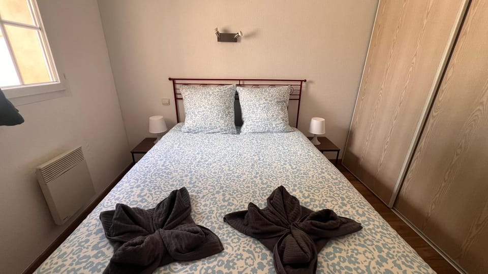 Bed, Photo of the whole room, Bedroom, towels, wardrobe