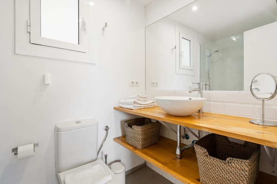 Toilet, Bathroom, towels