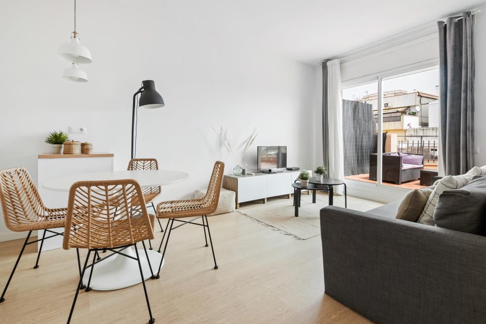 TV and multimedia, Living room, Seating area, Dining area