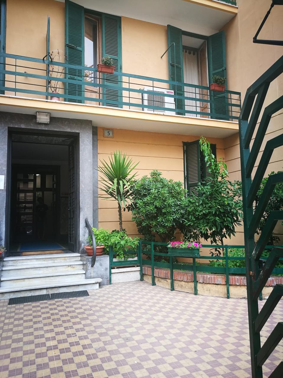 Facade/entrance