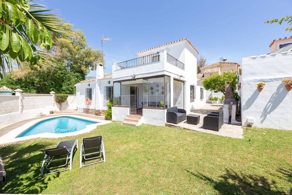 Property building, Patio, Day, Garden, Garden, Solarium, Balcony/Terrace, Garden view, Pool view, Swimming pool, Swimming pool, sunbed