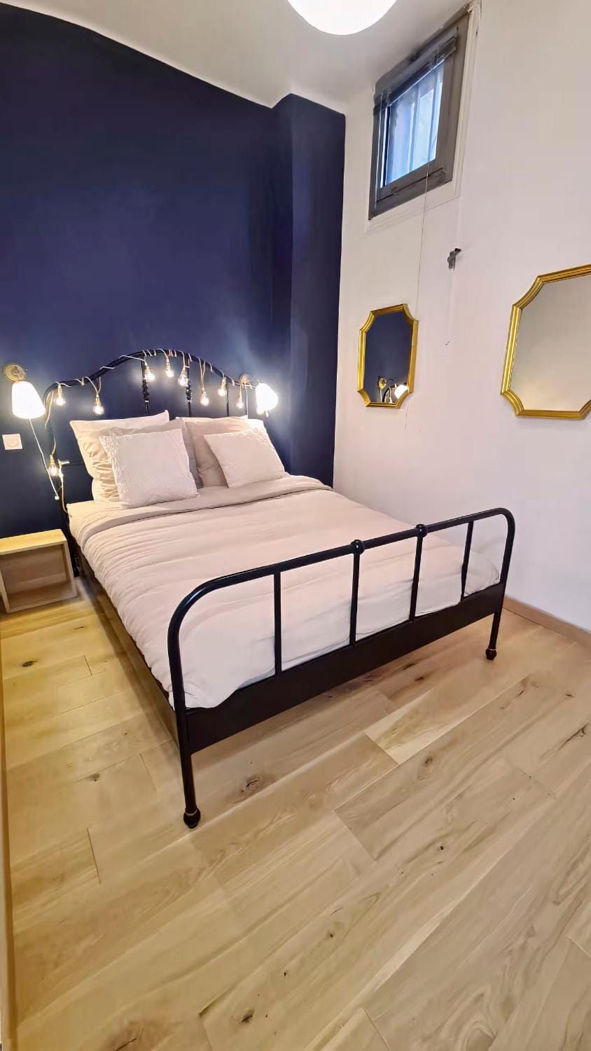 Bed, Photo of the whole room, Bedroom