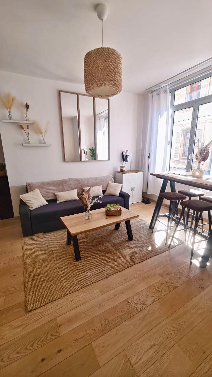 Living room, Seating area, Dining area