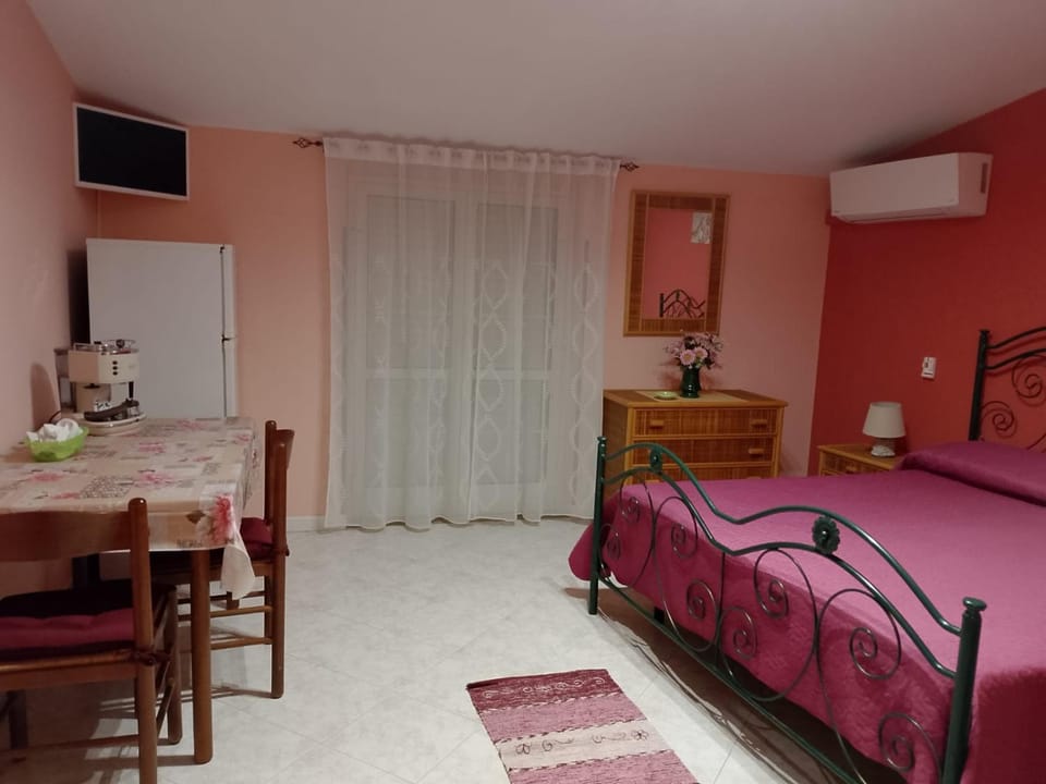 TV and multimedia, Balcony/Terrace, Bedroom, air conditioner